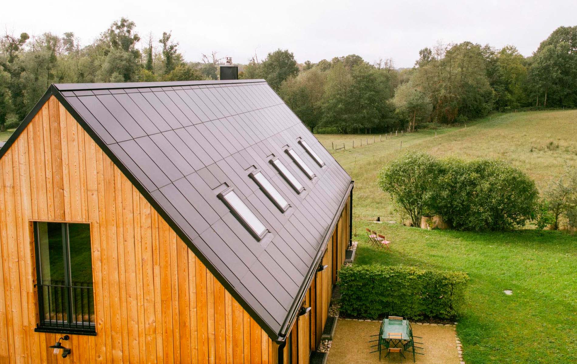 One of the houses that are part of the estate shown from above, that way the backyard and terrasse is also visible
