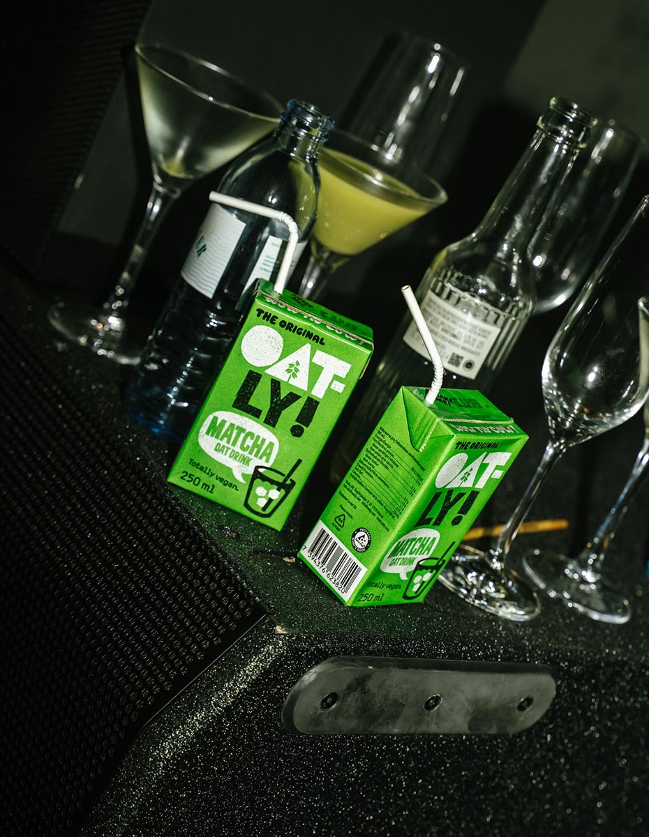 Bar setup with cocktails and Oatly Matcha drinks; bold event detail captured by a creative agency/marketing agency in Berlin.