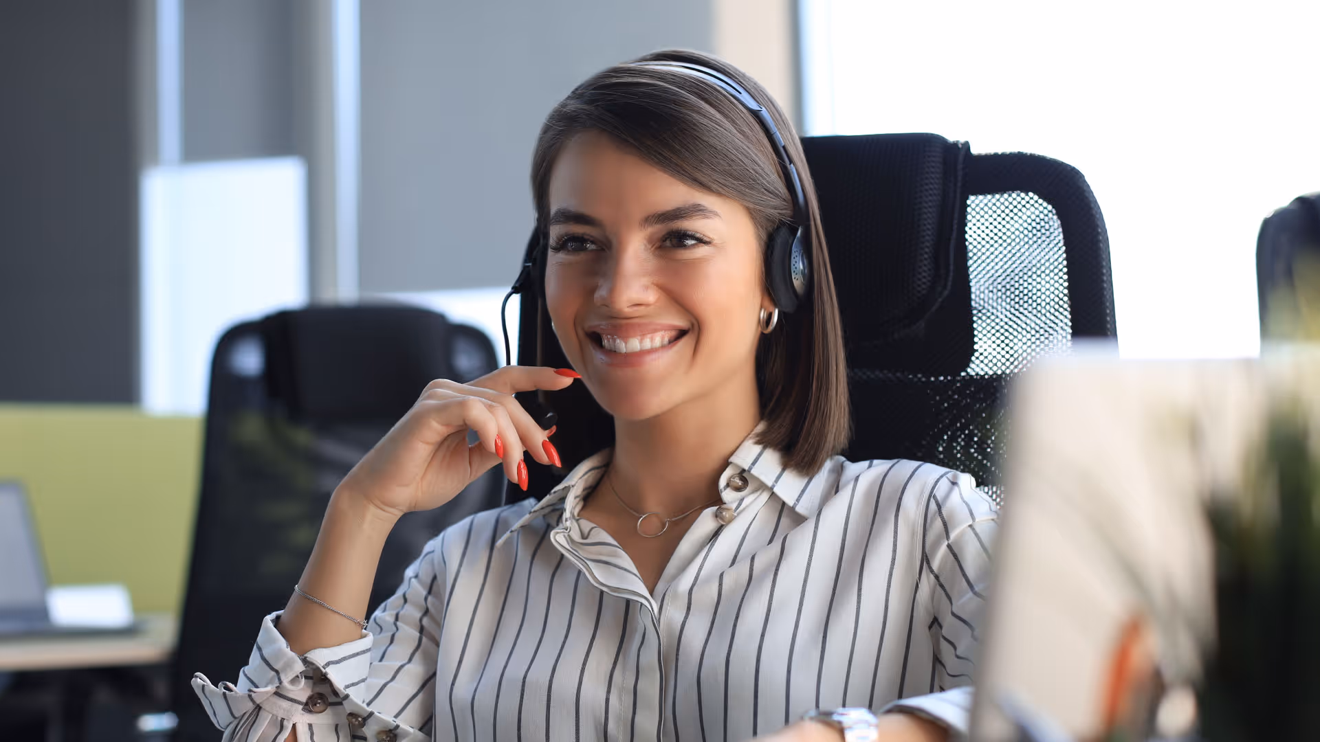 Human-in-the-loop agent (HILA): supporting AI supporting customers