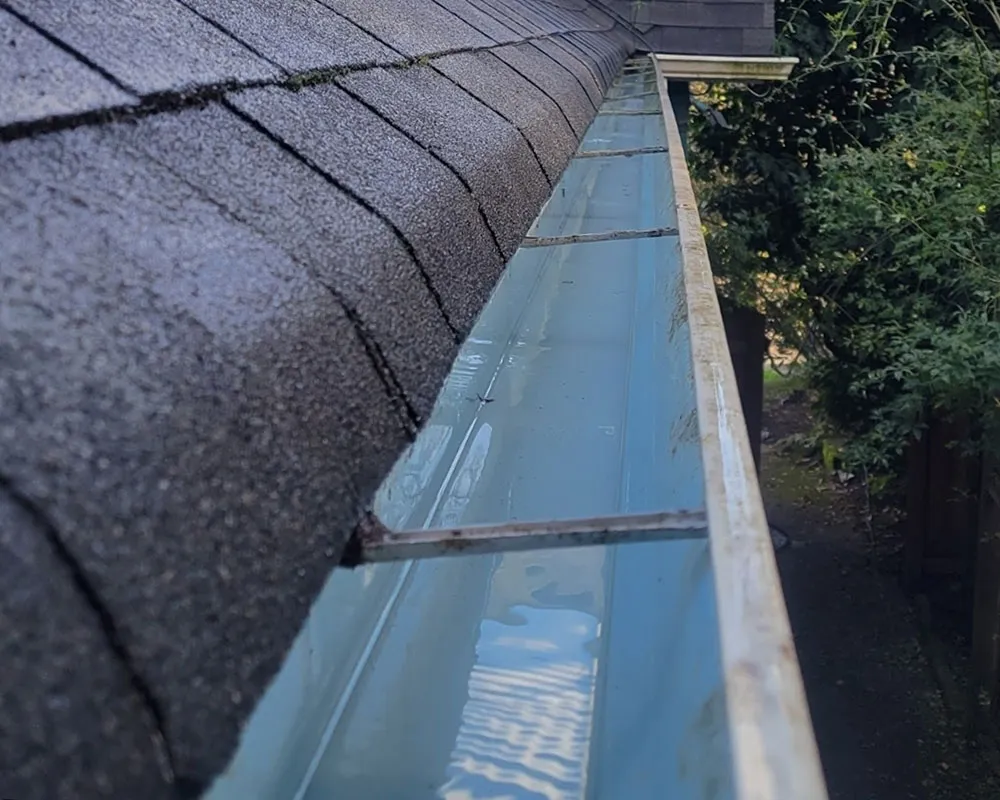 Gutters cleared of leaves after gutter cleaning.