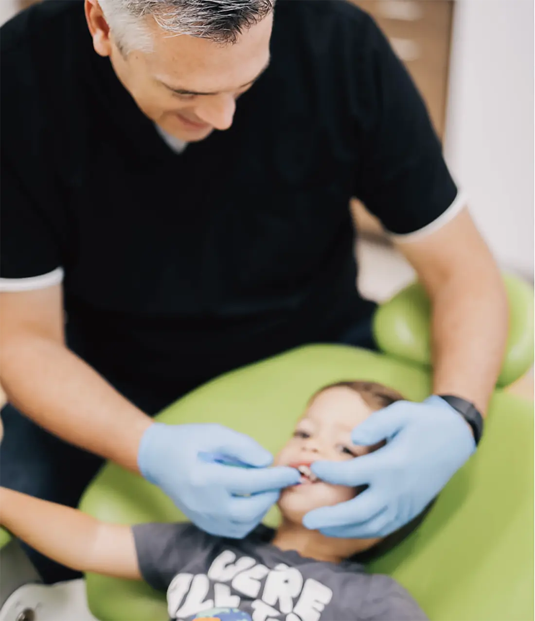 Child at the dentist for an urgent dental visit