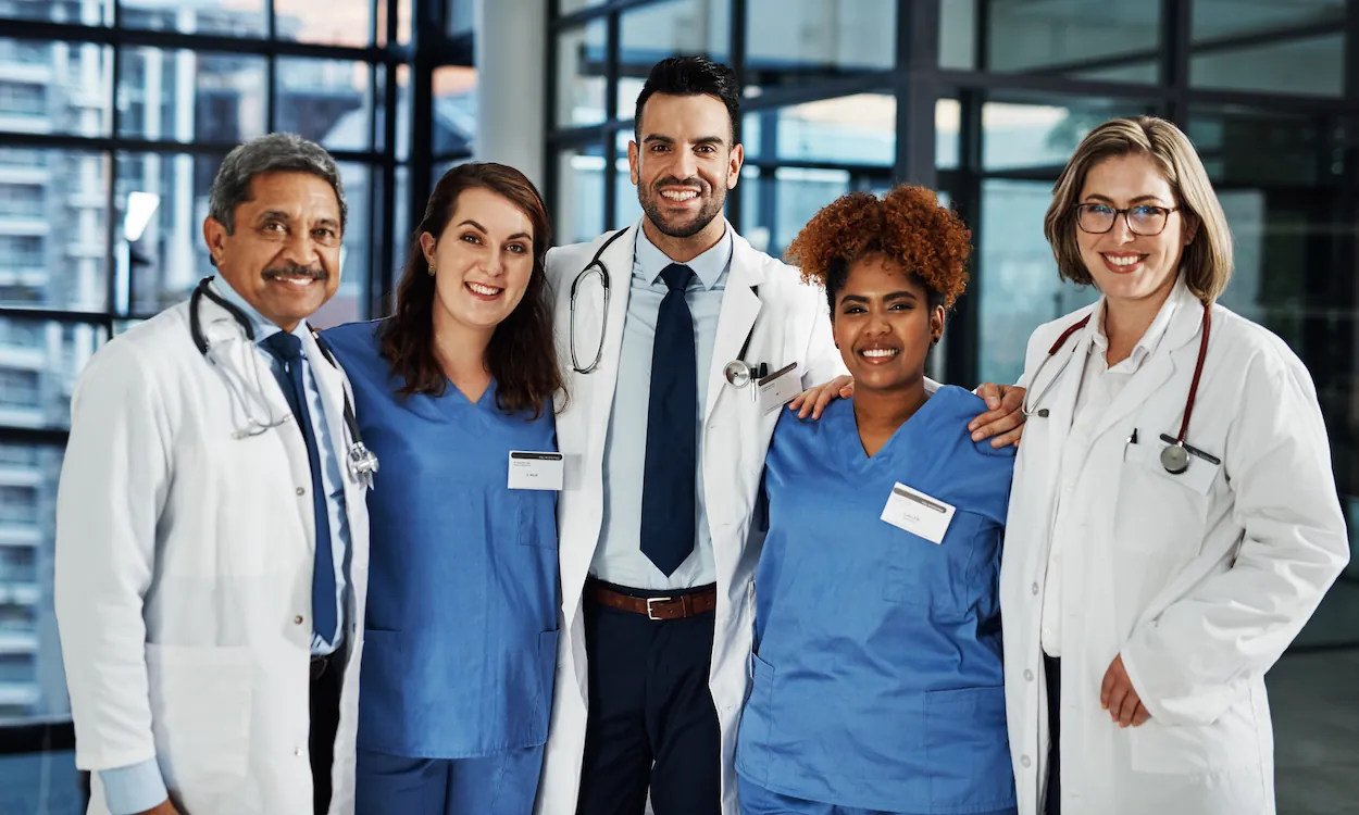 5 doctors smiling 