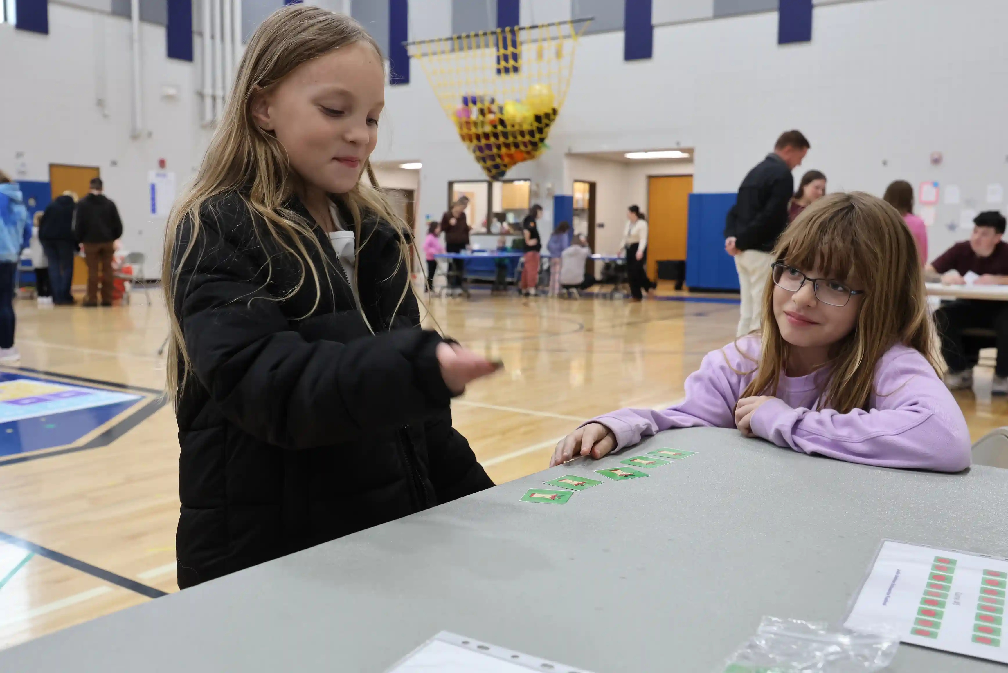 2 students working together at a table