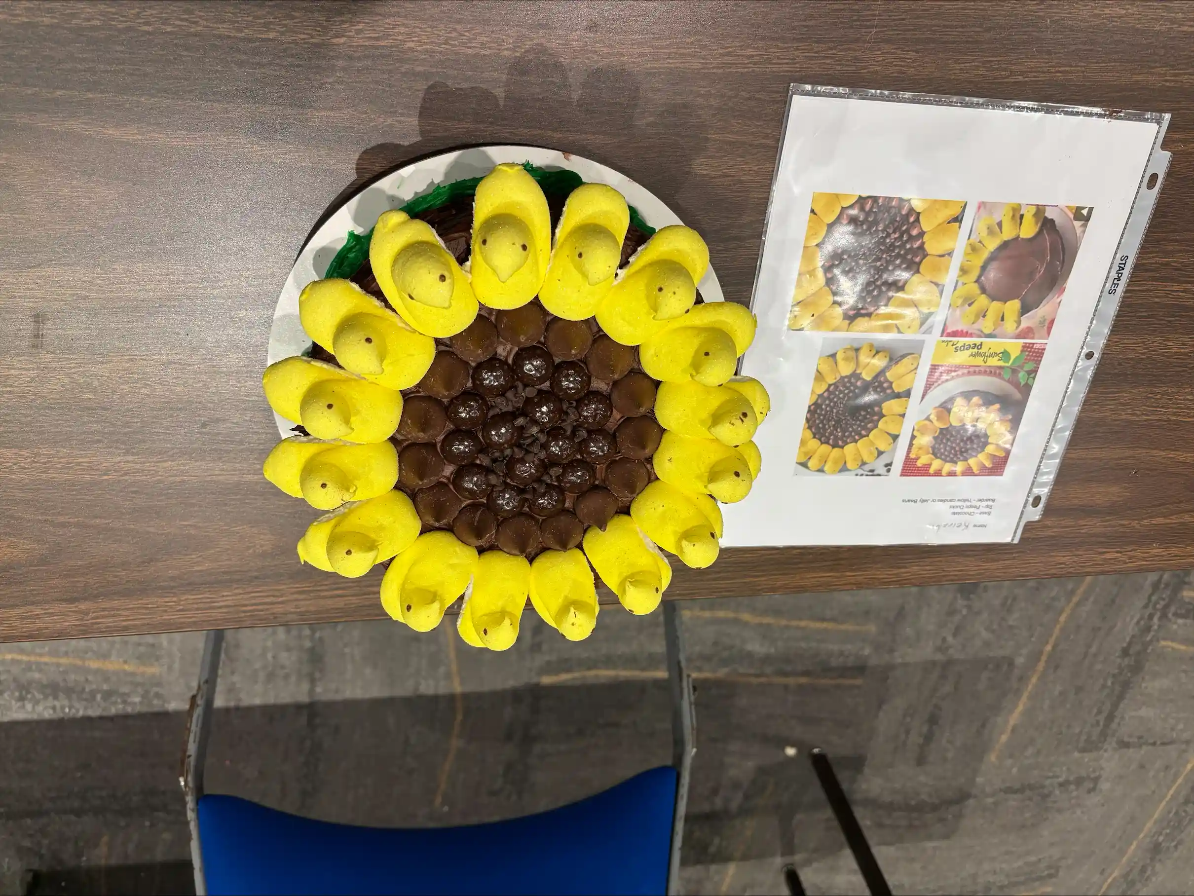 cake made to look like a sunflower