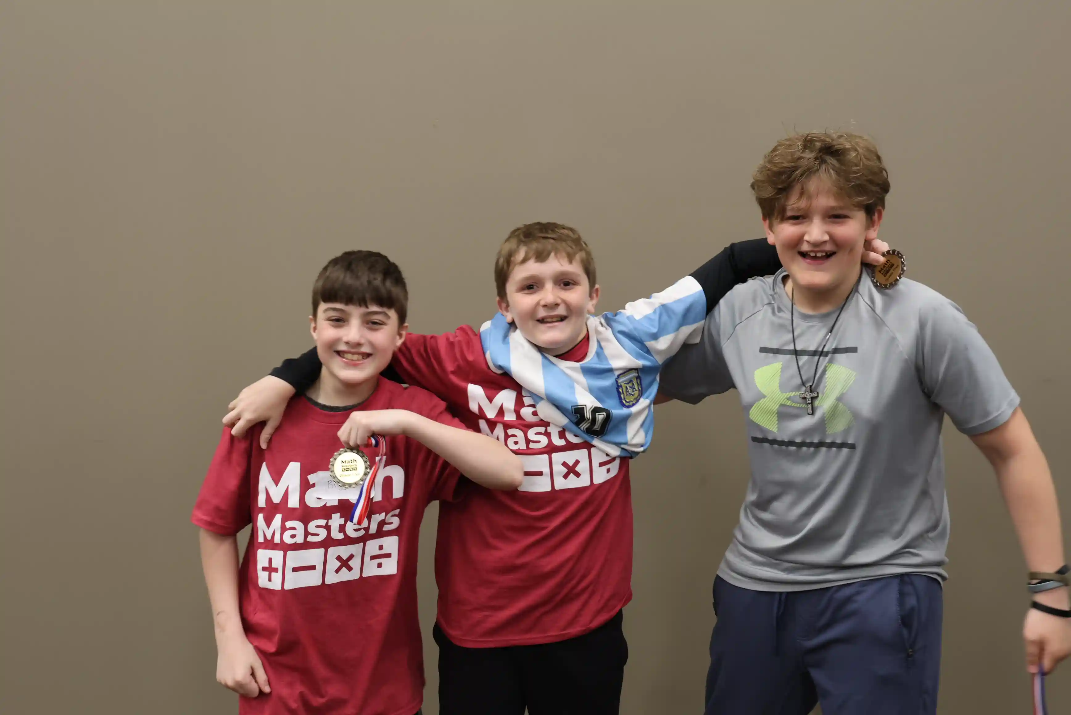 3 students standing together taking a picture