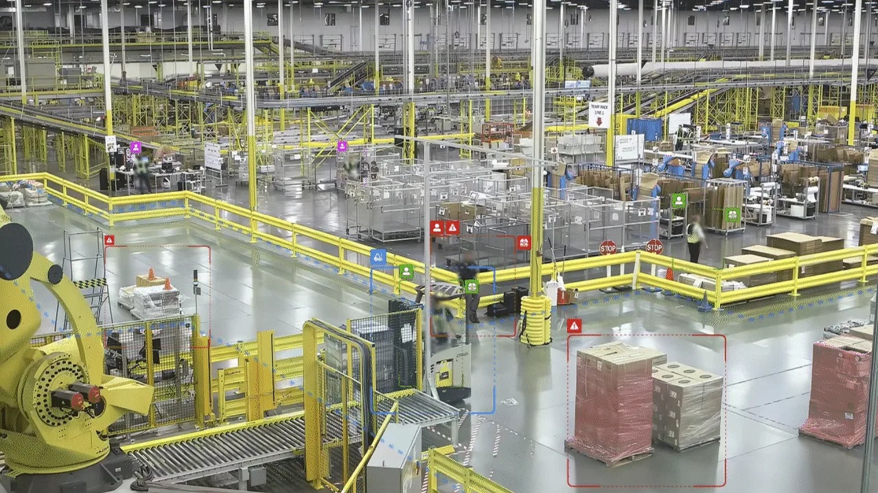 Factory hall with a missing PPE marker on a worker