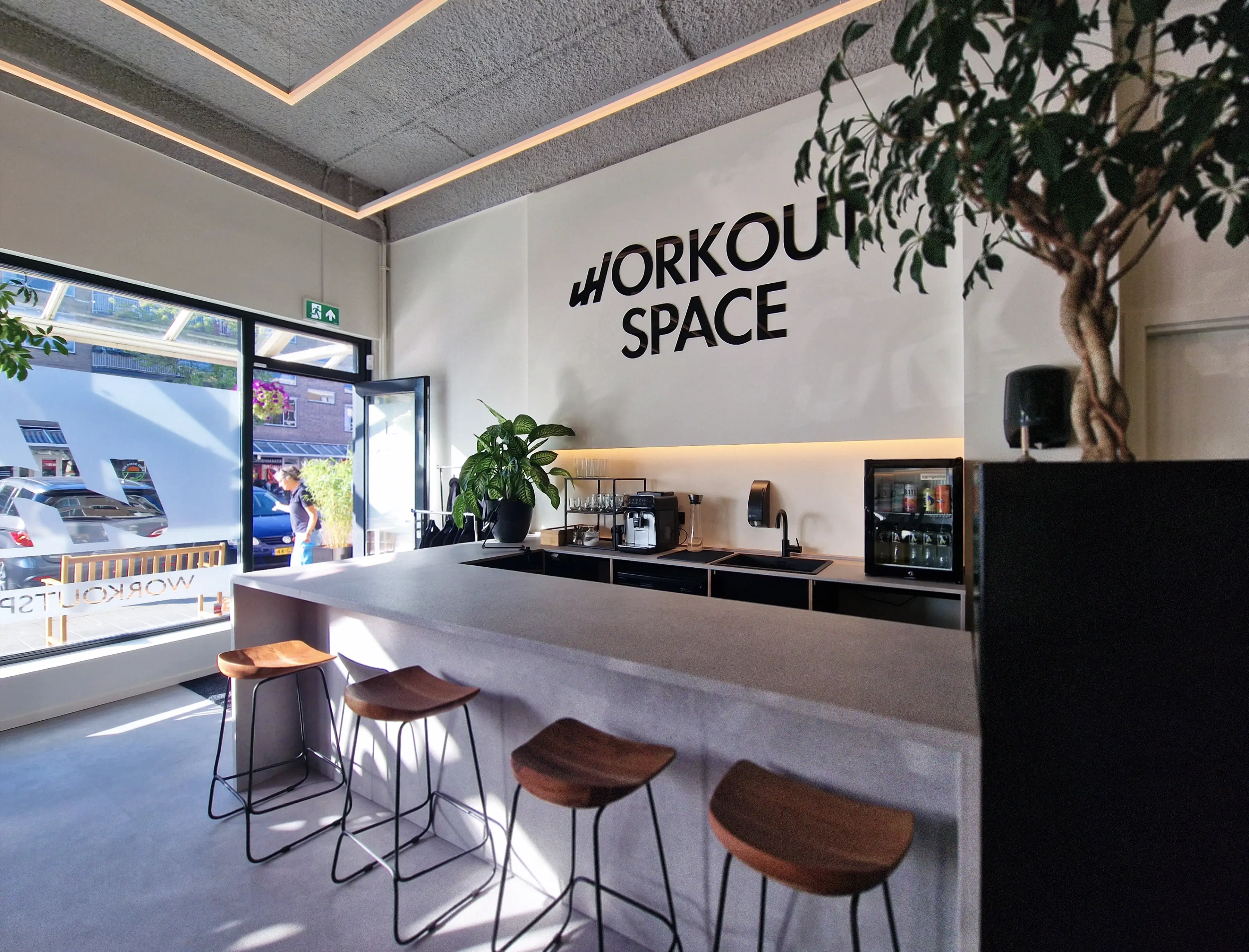 Aanzicht van de bar in de bovenste zaal