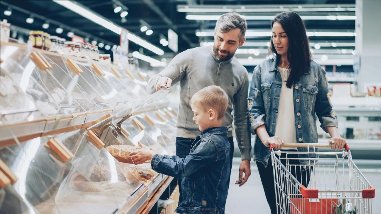 Supermarket aisle where Brandtrack sets the same sound identity across every store in the chain