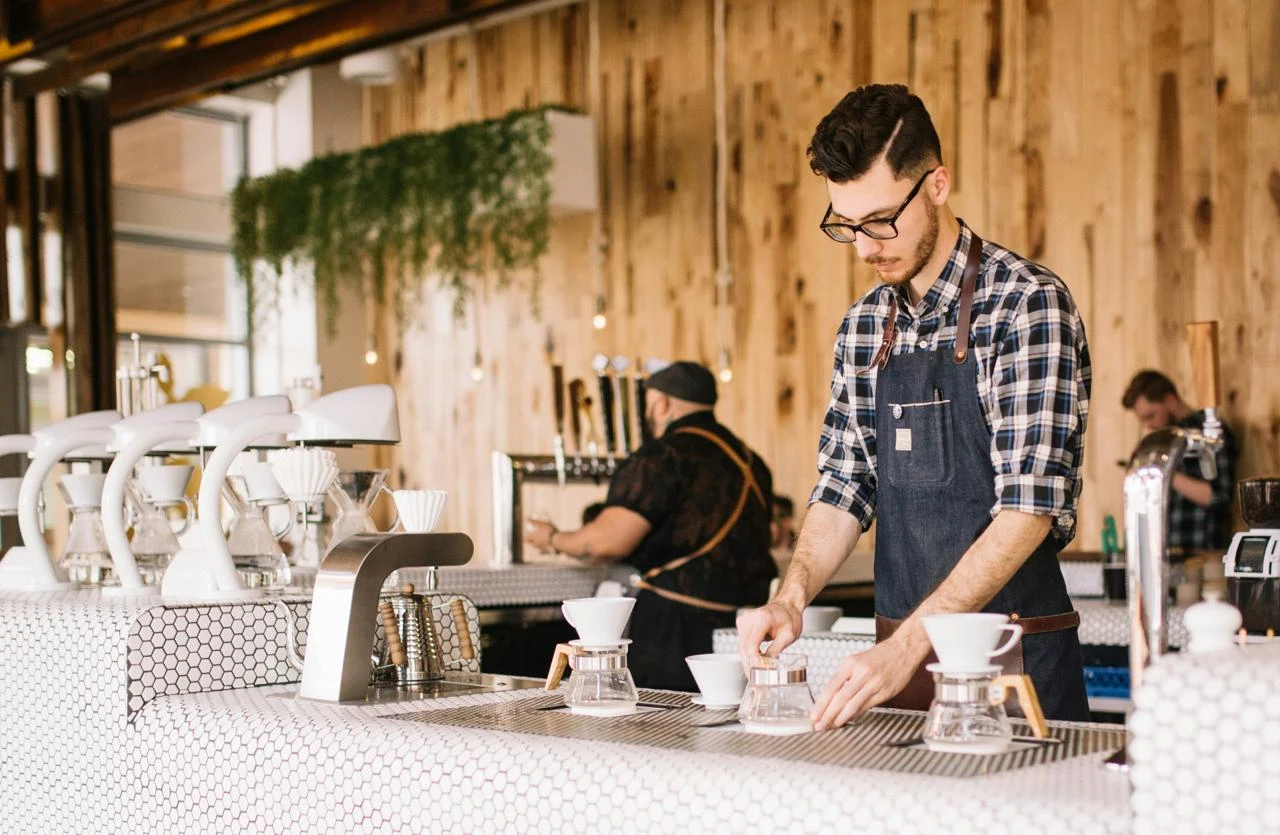 Specialty coffee bar where Brandtrack adapts the music to each service and time slot