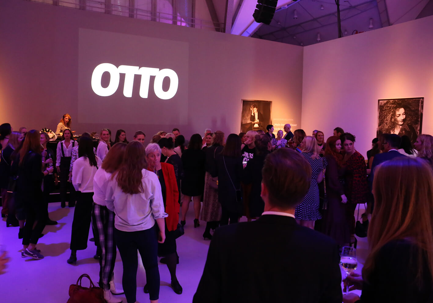 A crowd on the Otto GMK convention.