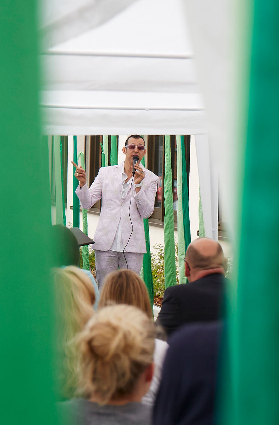 Karim Rashid speaking on stage.