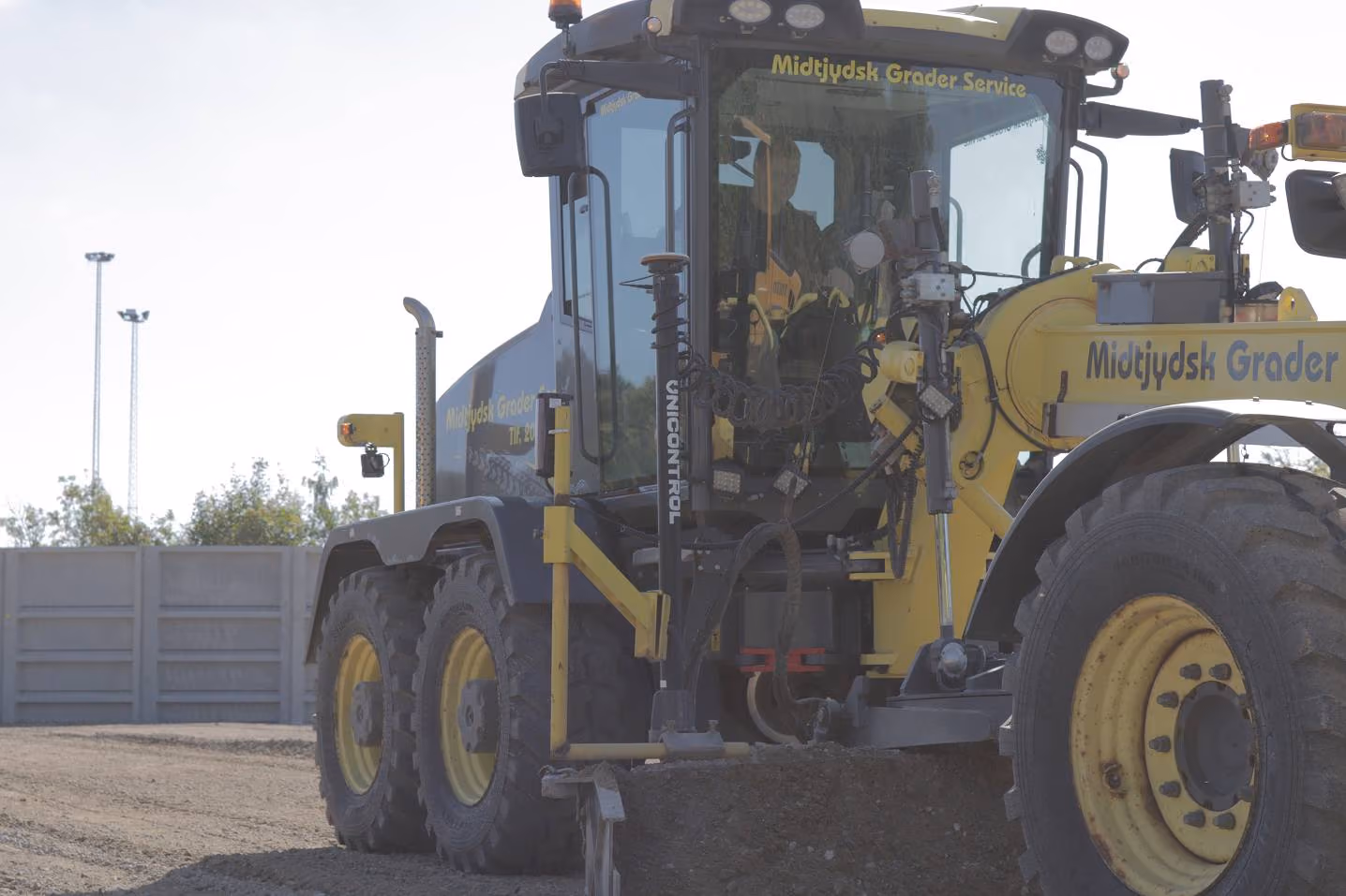 Motor grader with Unicontrol machine control ready for grading on site