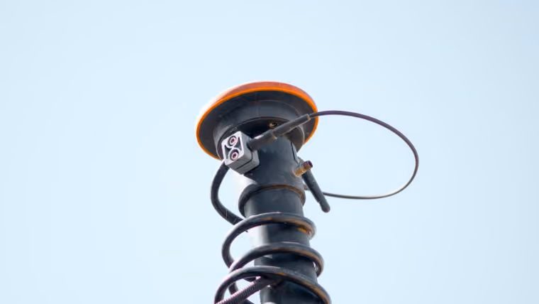GNSS antenna on a grader blade mast