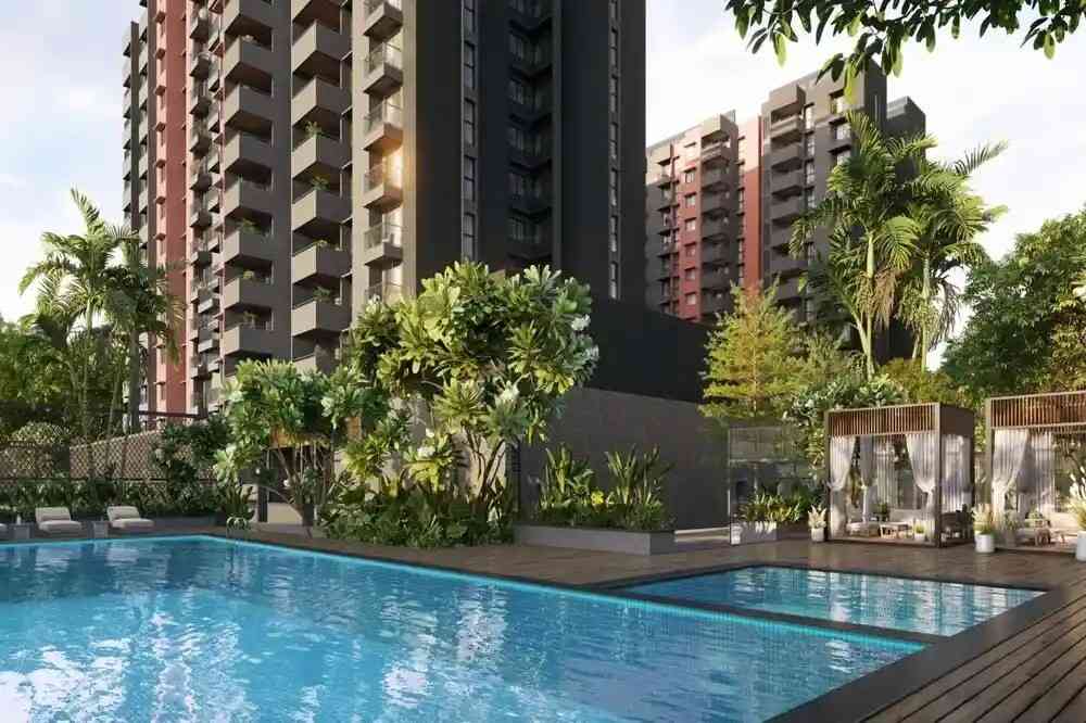 Brigade Granada Swimming Pool and Deck