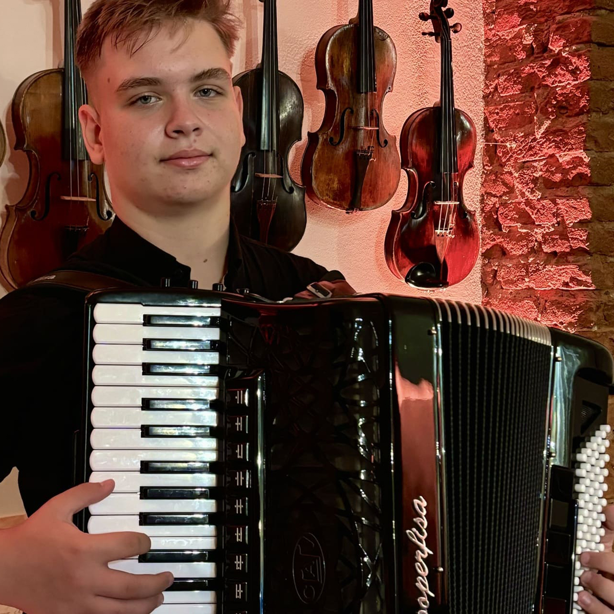 Ivan Homolskyi, fisarmonica | Inverigo, Teatro Don Costante Cereda