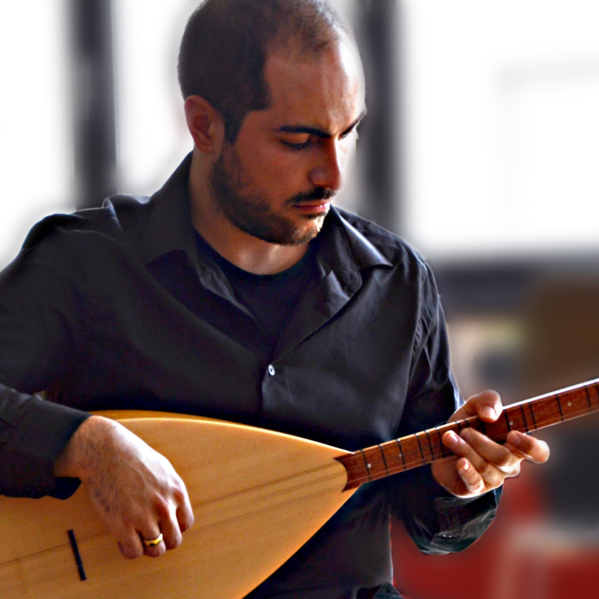 6° Concerto Serie Smeraldo | Duisburger Philharmoniker | Stefan Blunier, direttore | Kamalini Mukherji, voce | Bickram Ghosh, tablas, khol-tabla e knjeera | Swarnendu Mondal, sarod | Abhisek Mallick, sitar | Koray Berat Sari, baglama e duduk