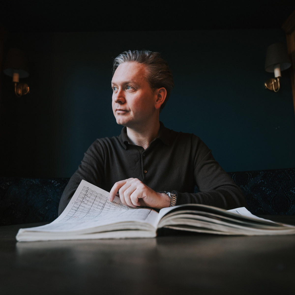 1° Concerto Serie Zaffiro | NWD Philharmonie | Jonathan Bloxham, direttore | “Lost Time Symphony”