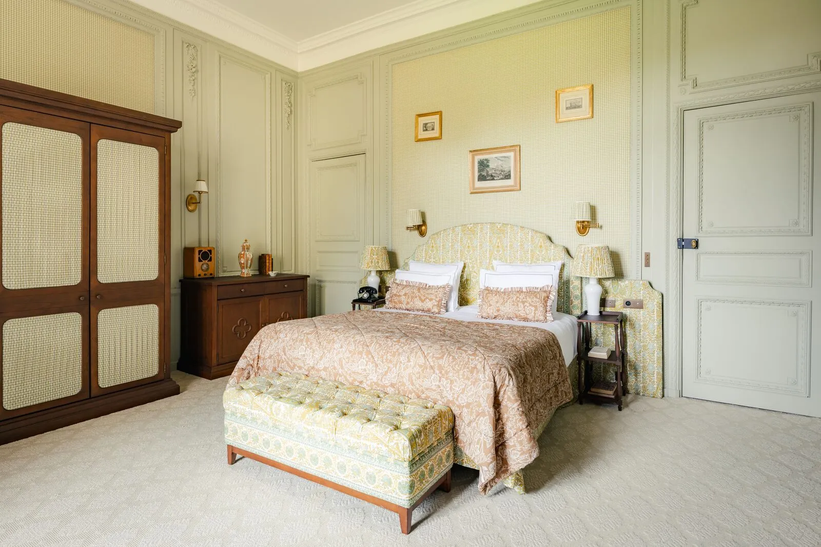 The Prestige Suite at the Abbaye des Vaux-de-Cernay