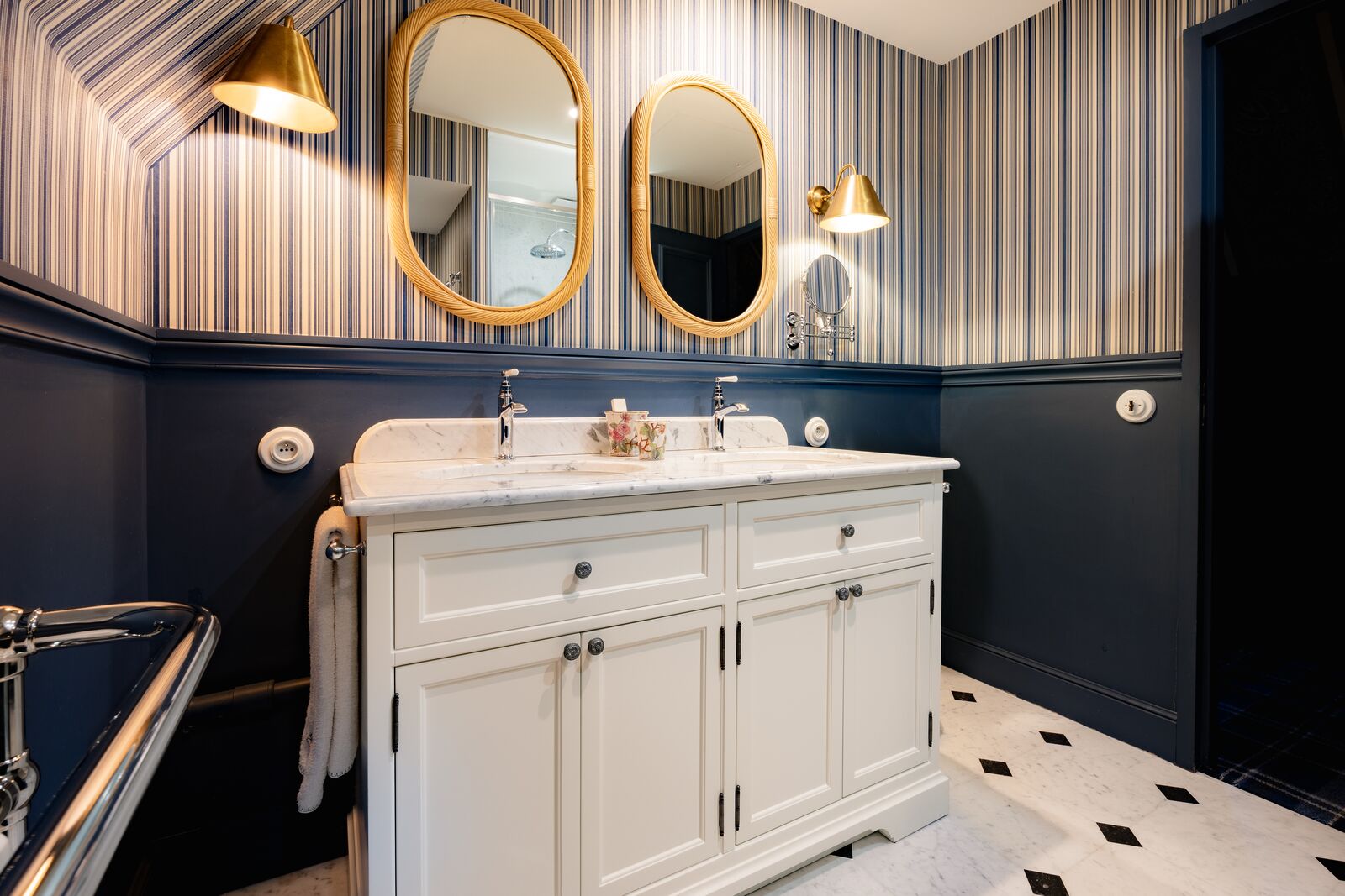 Salle de Bain - La Singulière Abbaye des Vaux-de-Cernay