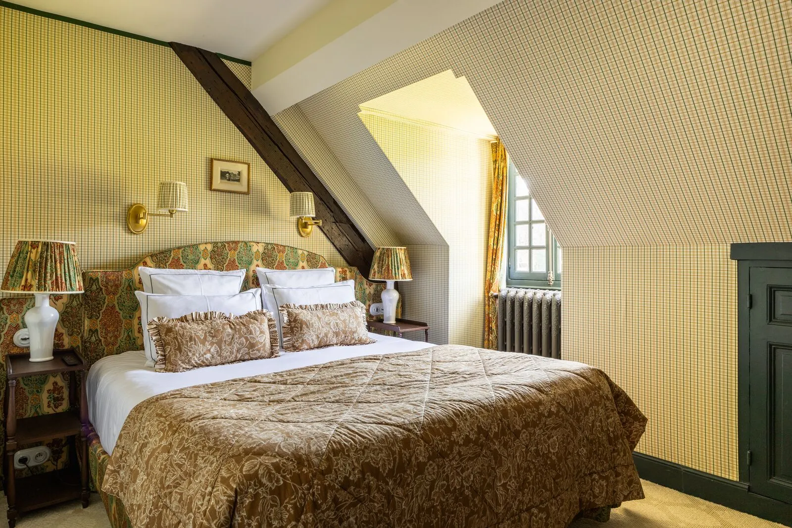 The Deluxe Room at the Abbaye des Vaux-de-Cernay