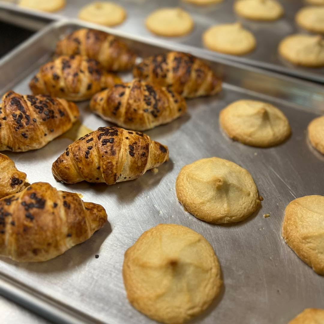 Fresh baked hazelnut croissants and apricot shortbread cookies for our guests checking into @lakeclearlodge today!