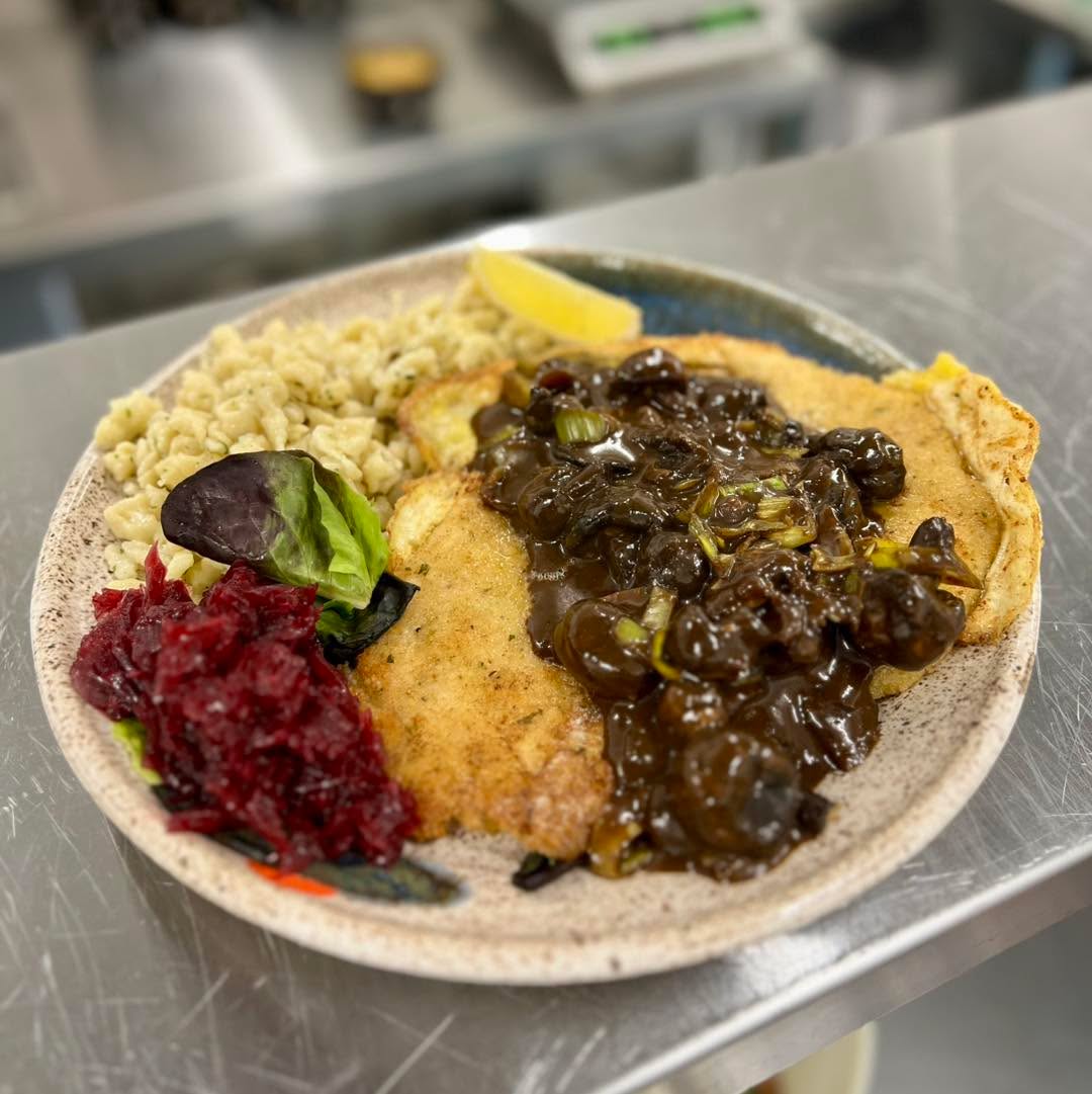 Did you know: Chicken or Veal Jägerschnitzel is available on our fall menu!

In mid-October we’ll be closing to prepare for our winter season, so be sure to visit us soon to get these German favorites! 

#adirondacksny #localfood #adirondackalps #lakeclearlodge #schnitzel