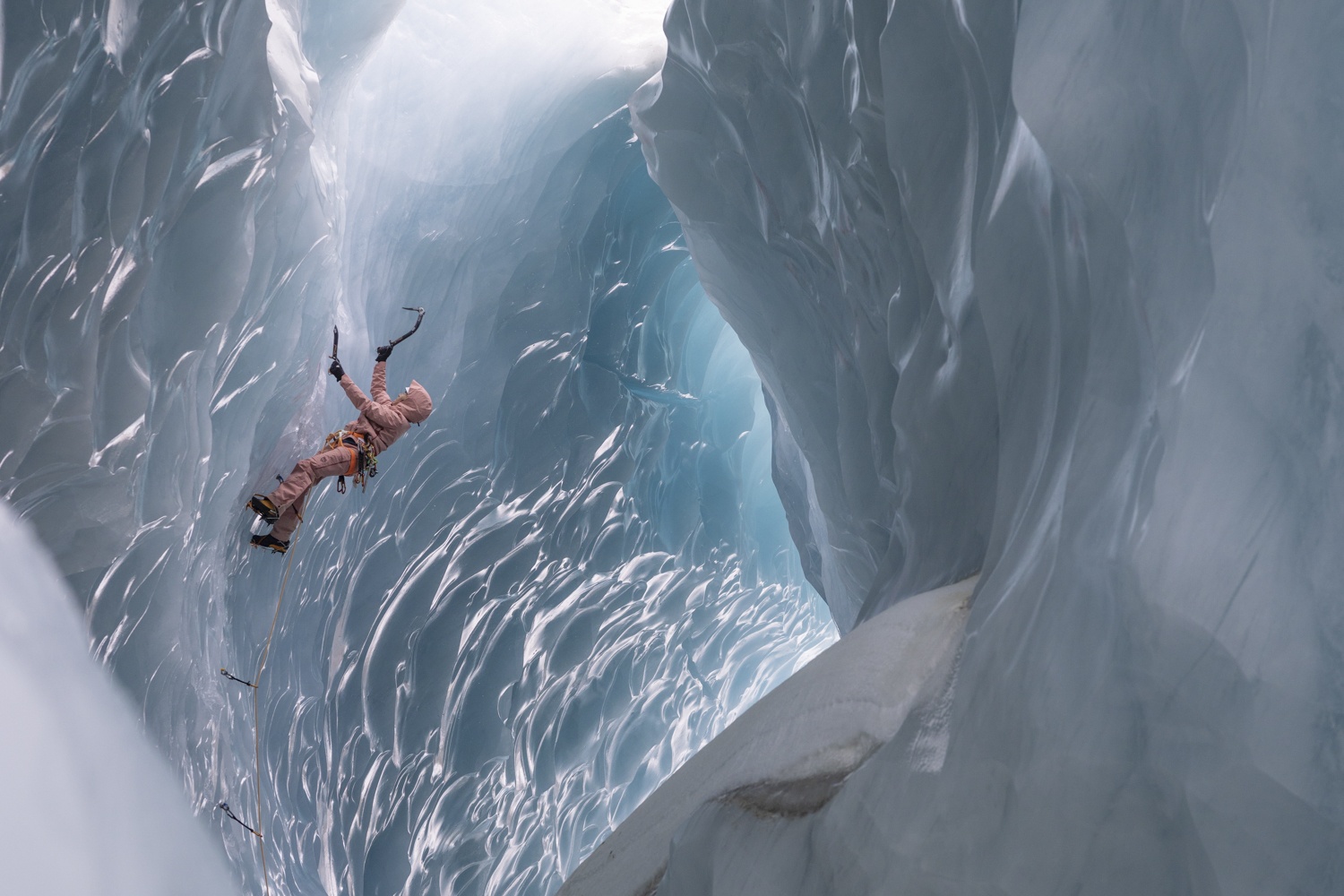 Liv Sansoz, icelimbing Mer de Glace Chamonix