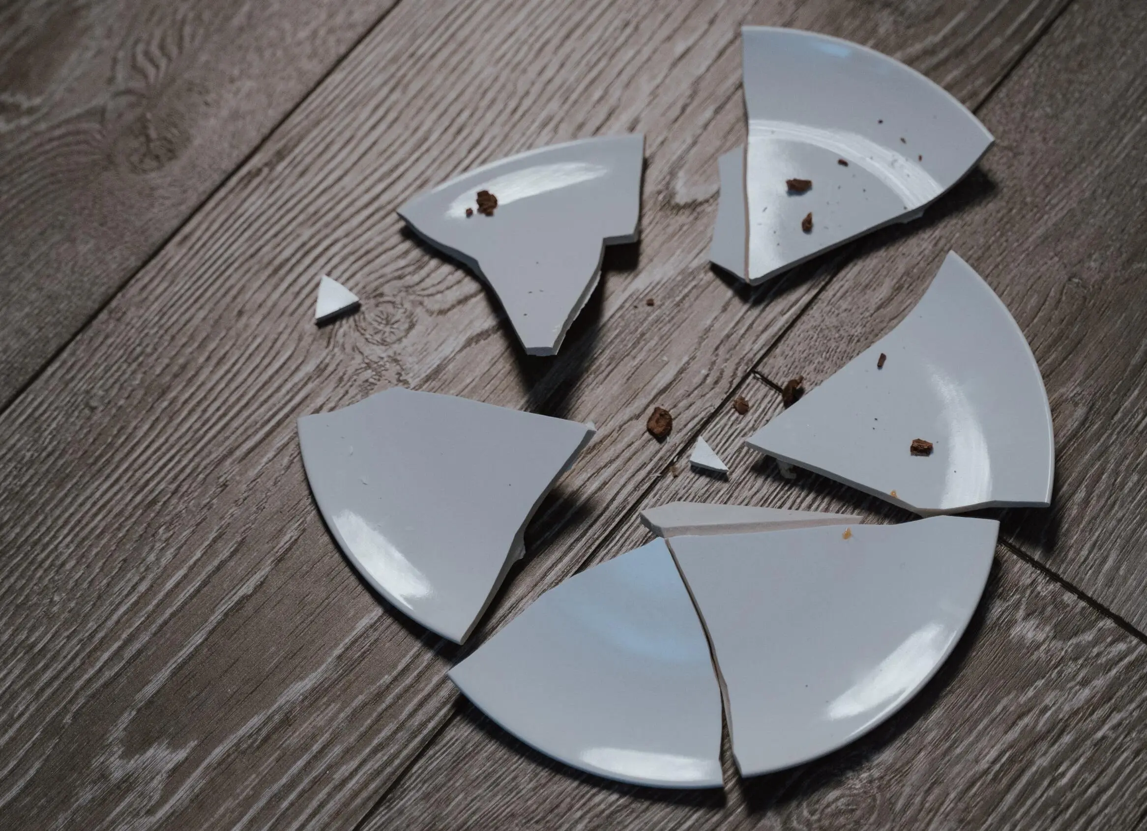 Wenn man keine Wut-Therapie macht, können nicht nur Teller in Brüche gehen, sondern ganze Beziehungen scheitern