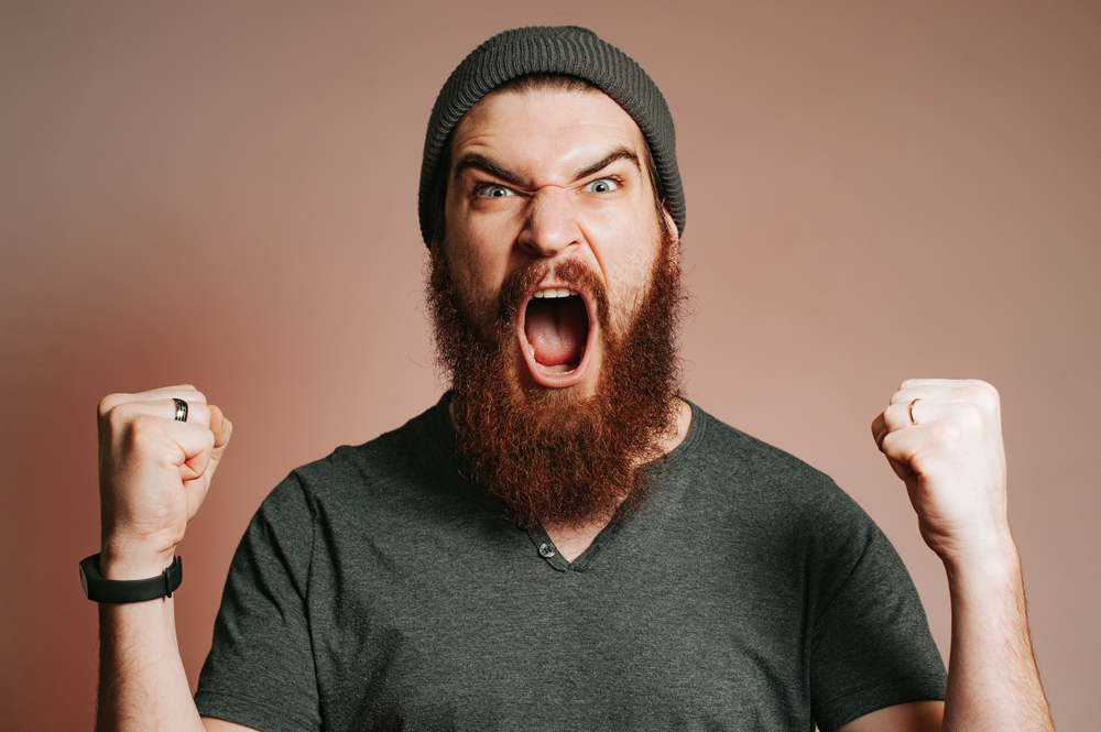 So stellt man sich das Hormon Testosteron vor: Ein schreiender und aggressiver Mann. Doch macht Testosteron wirklich aggressiv?