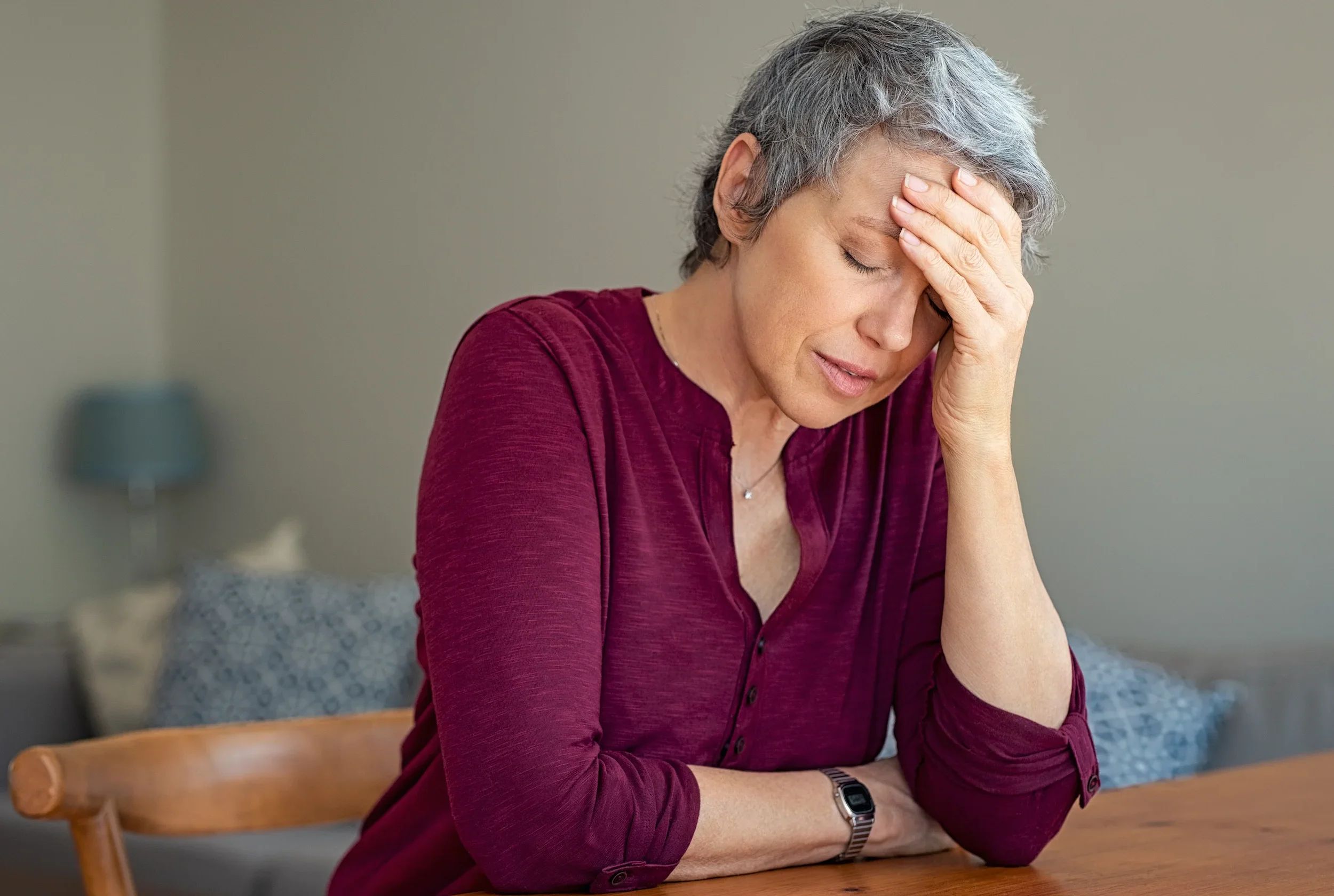 Konzentrationsschwierigkeiten kann eine Nebenwirkung bei der Einnahme von Medikamenten gegen Reizbarkeit und Aggressionen sein