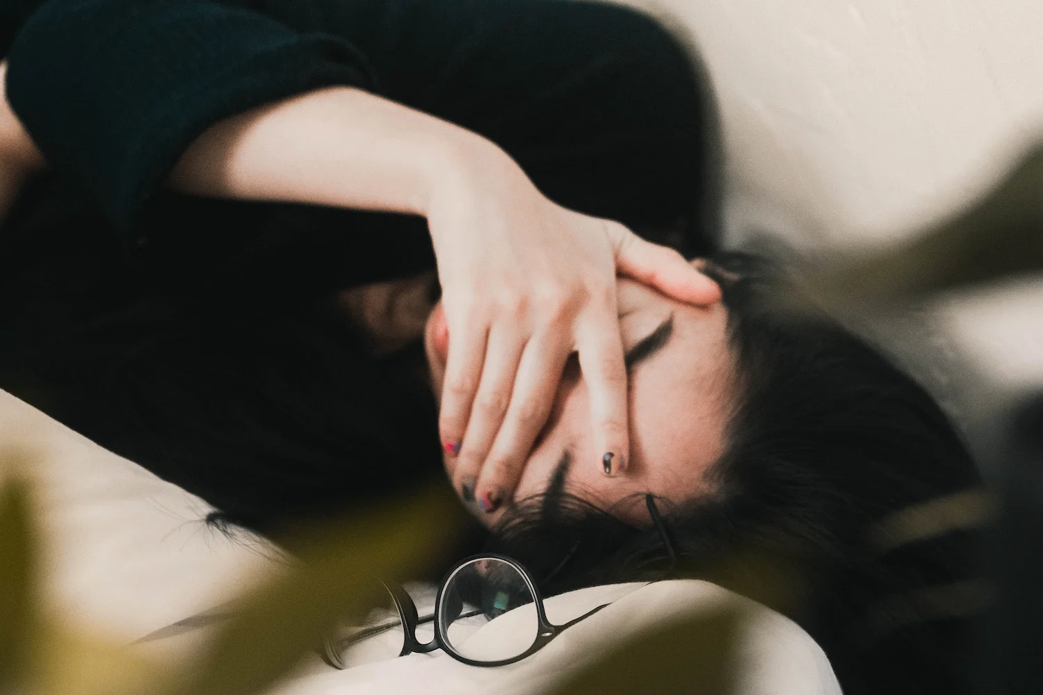 Niedergeschlagenheit ist eines der Symptome der emotionalen Dysregulation