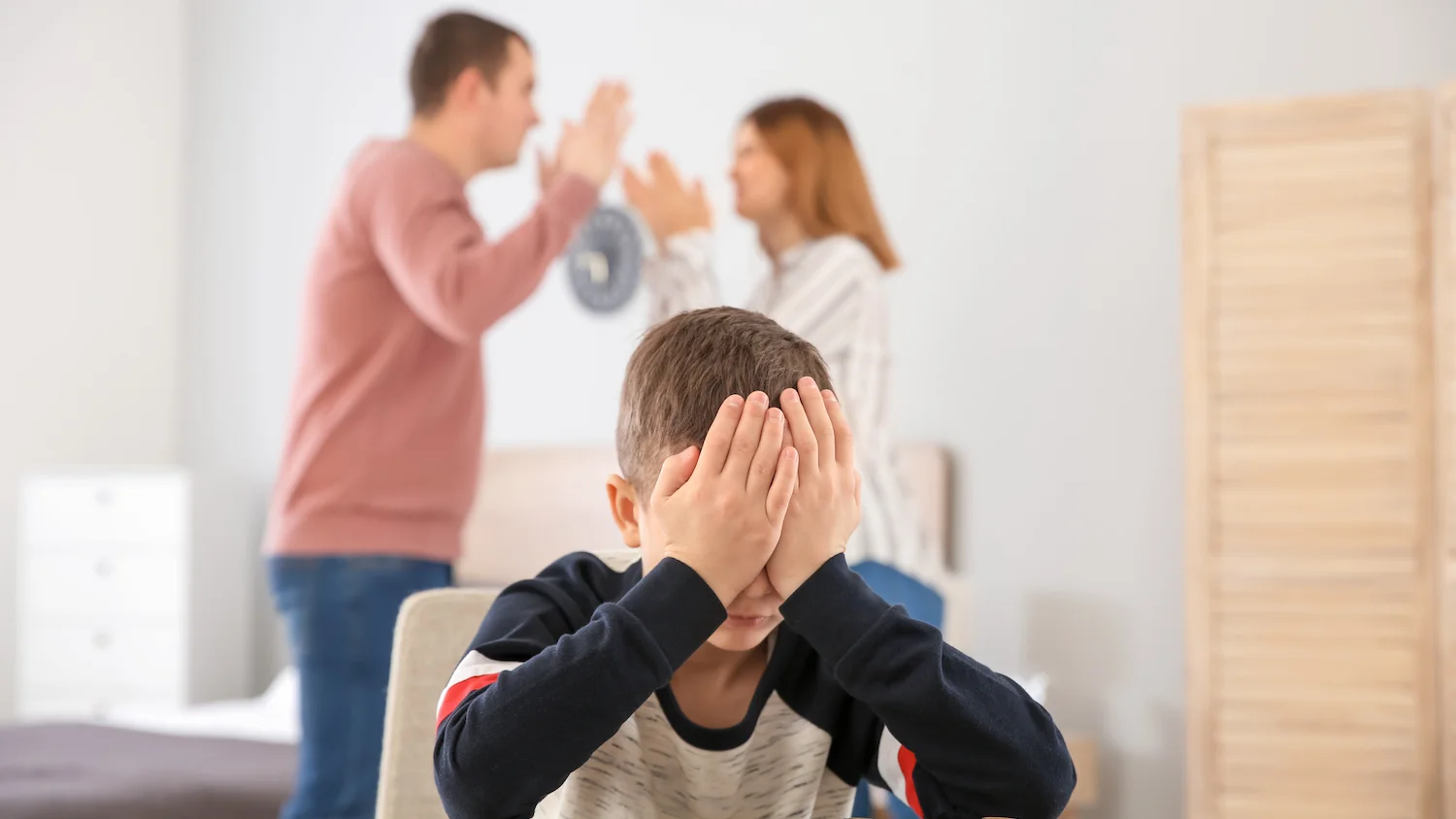 Die Kindheit kann eine weitere Choleriker Ursache sein, häufig sind streitende Eltern ein Bestandteil dafür 