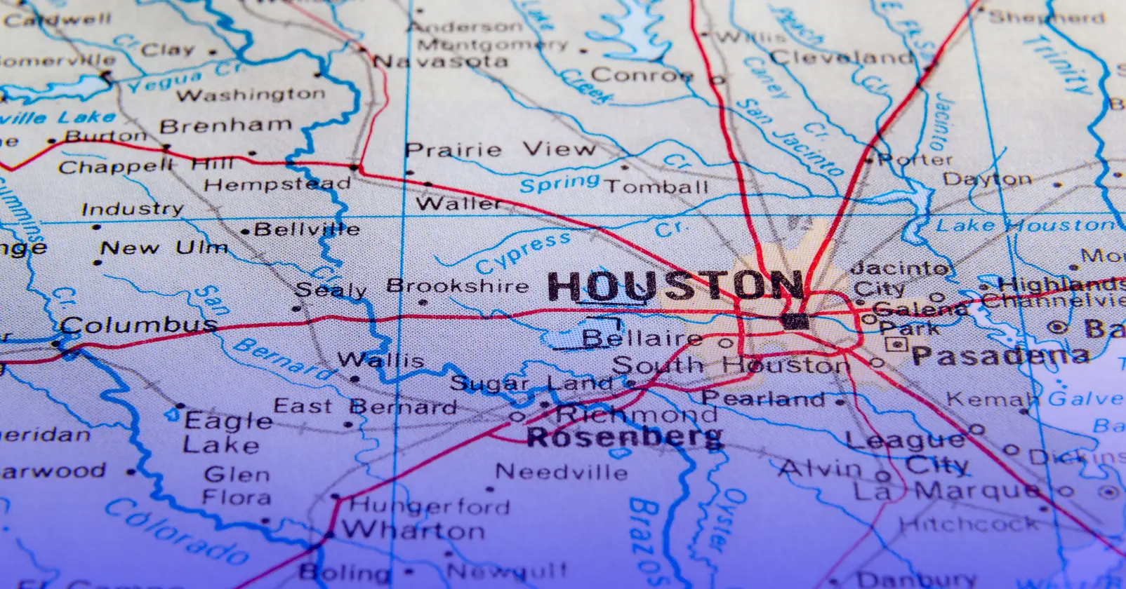 Map of Houston Texas highlighting solar installation opportunities across Harris County neighborhoods