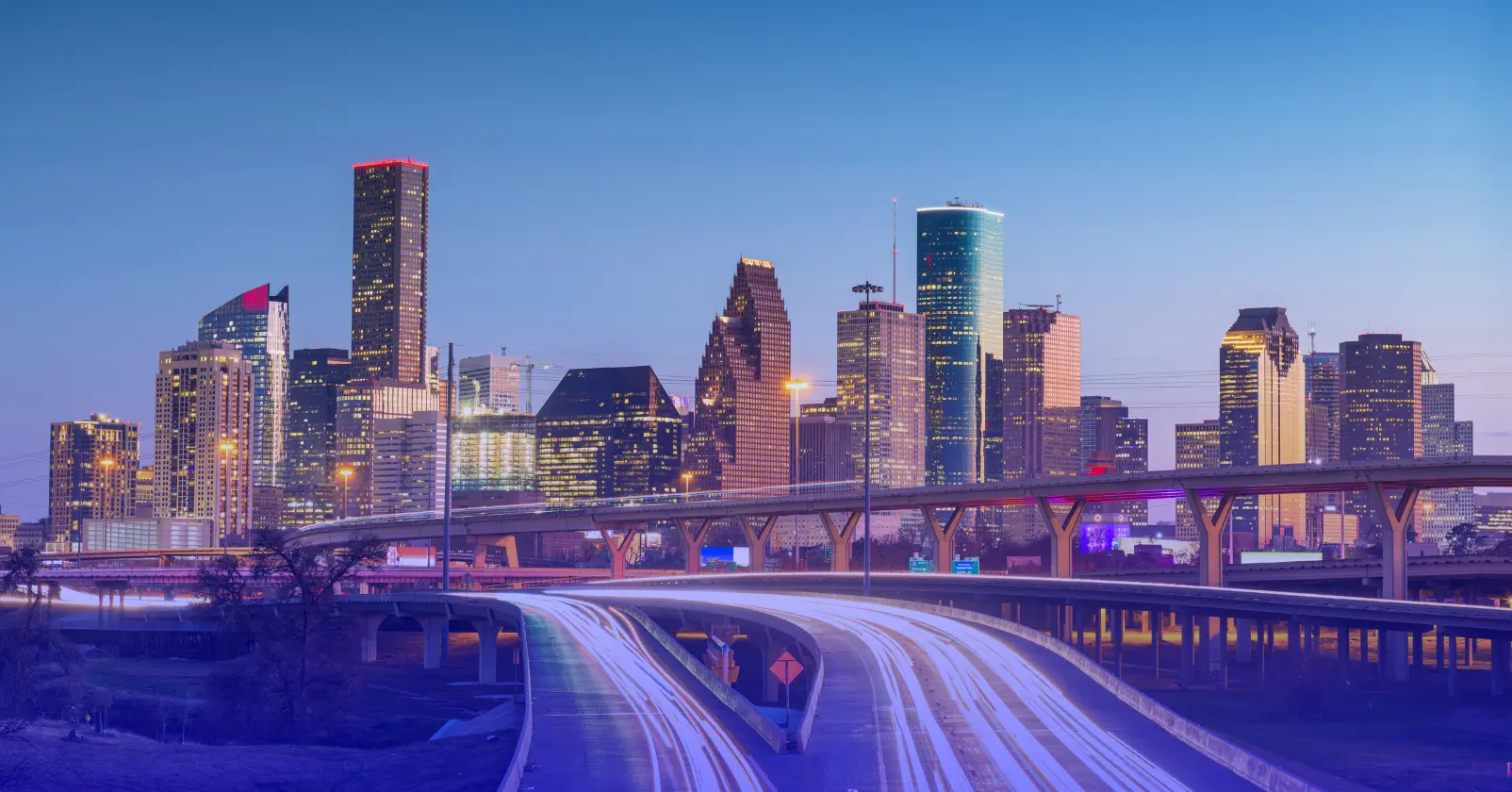 Houston Texas skyline showcasing abundant solar potential with over 2,600 annual sunshine hours ideal for solar panel installations
