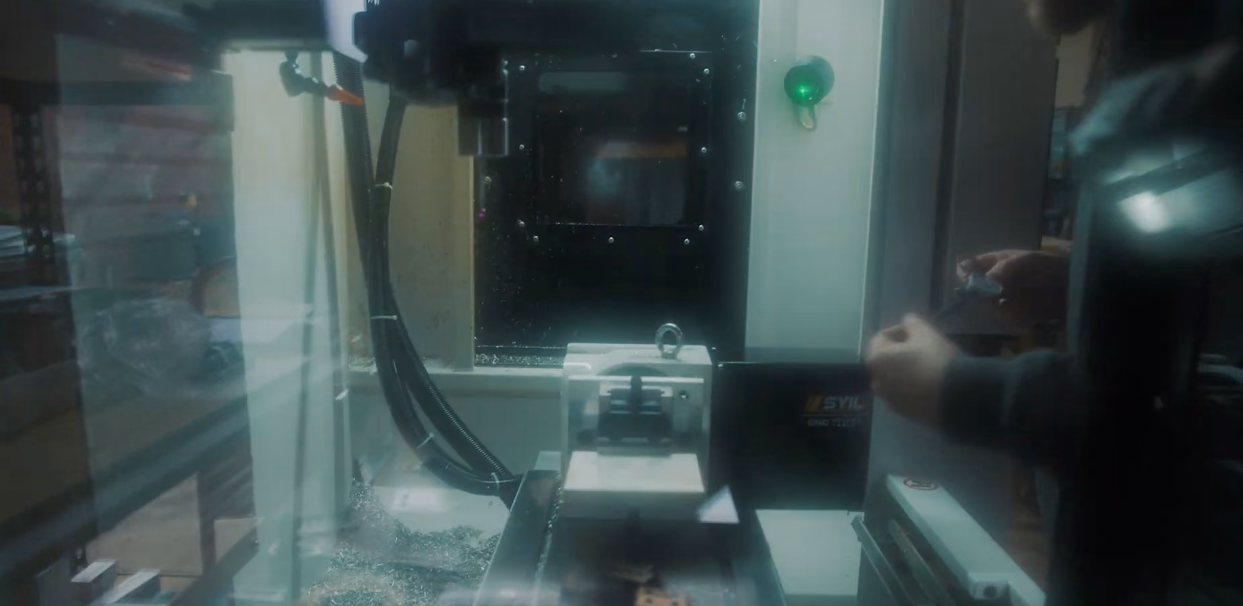 자신의 CNC 기계 공장을 시작하는 방법