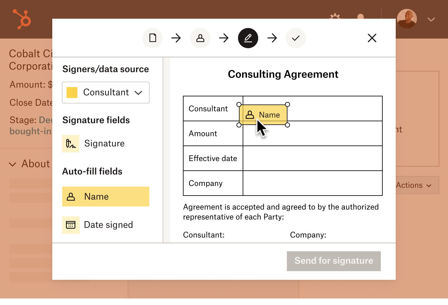 Um usuário clicando e arrastando uma caixa de preenchimento automático em um documento de contrato digital