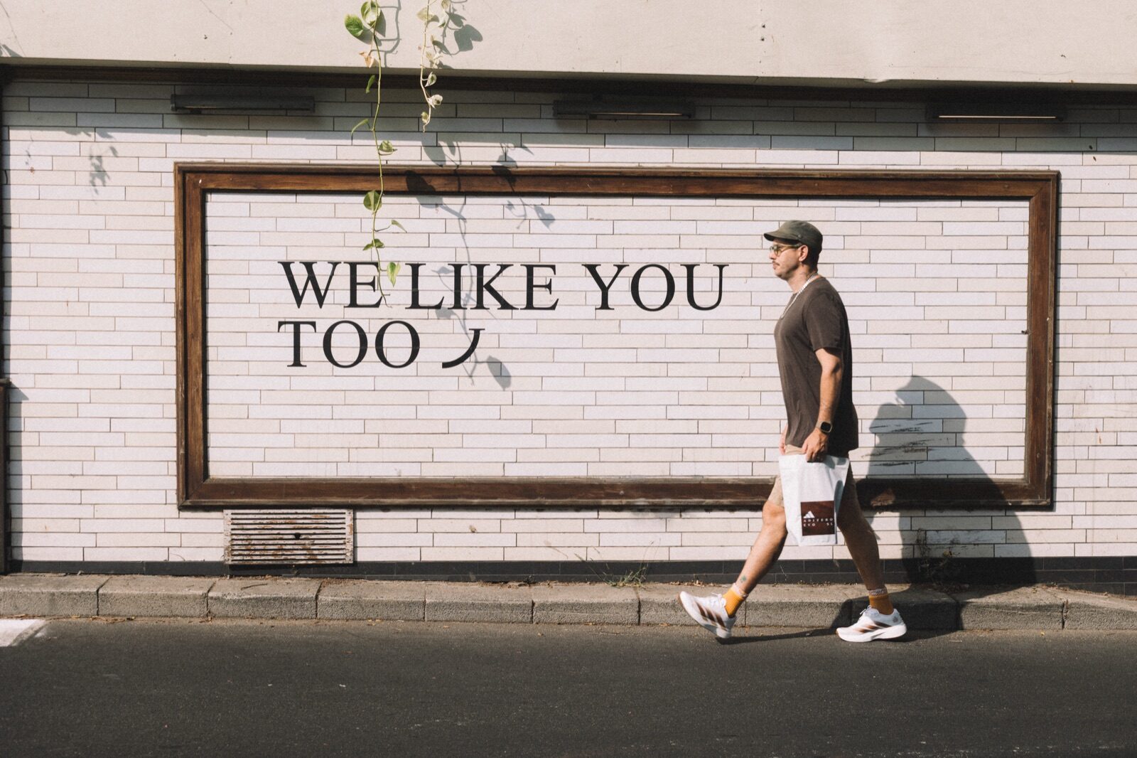 קיר WE LIKE YOU TOO