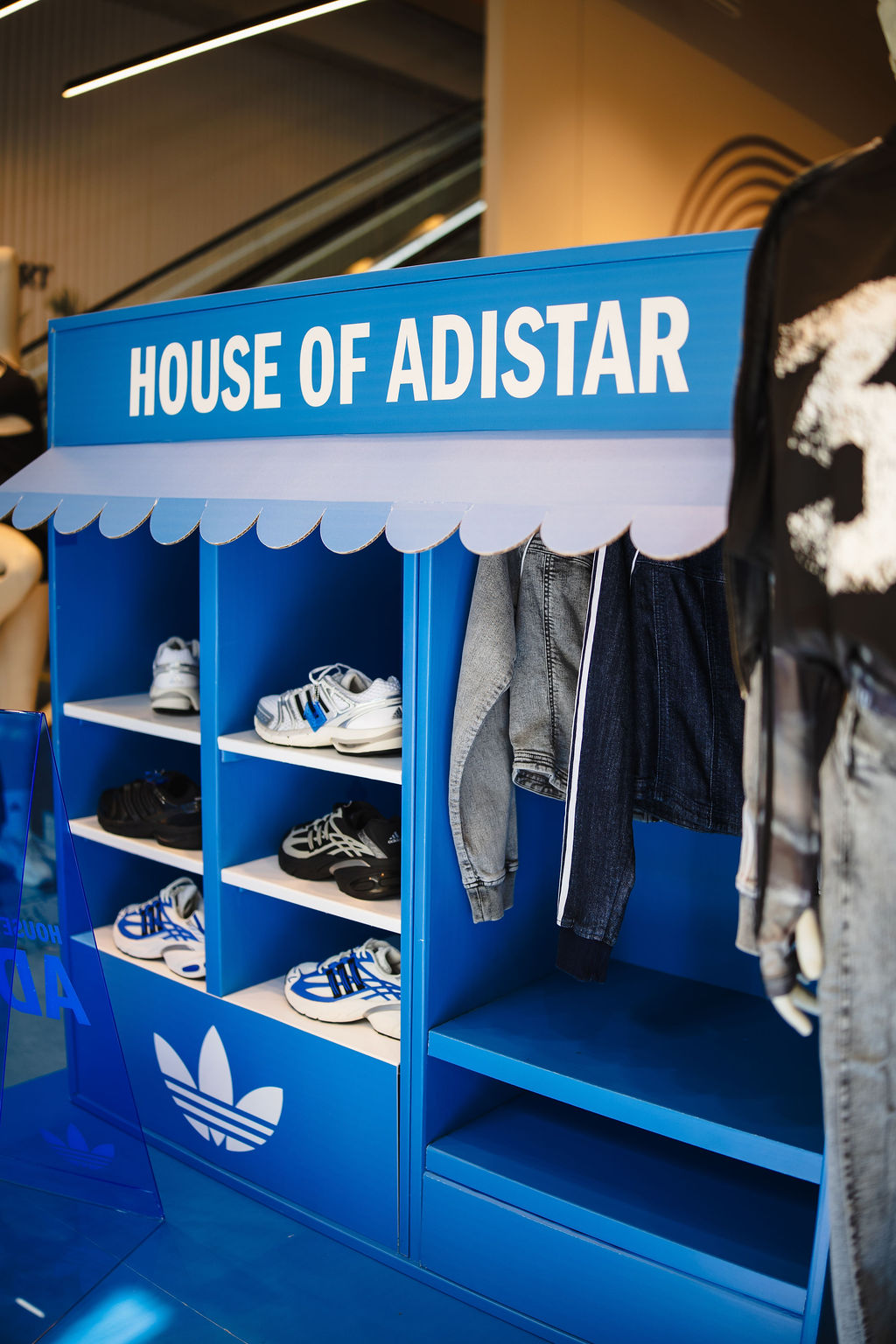 מדפי House of ADISTAR