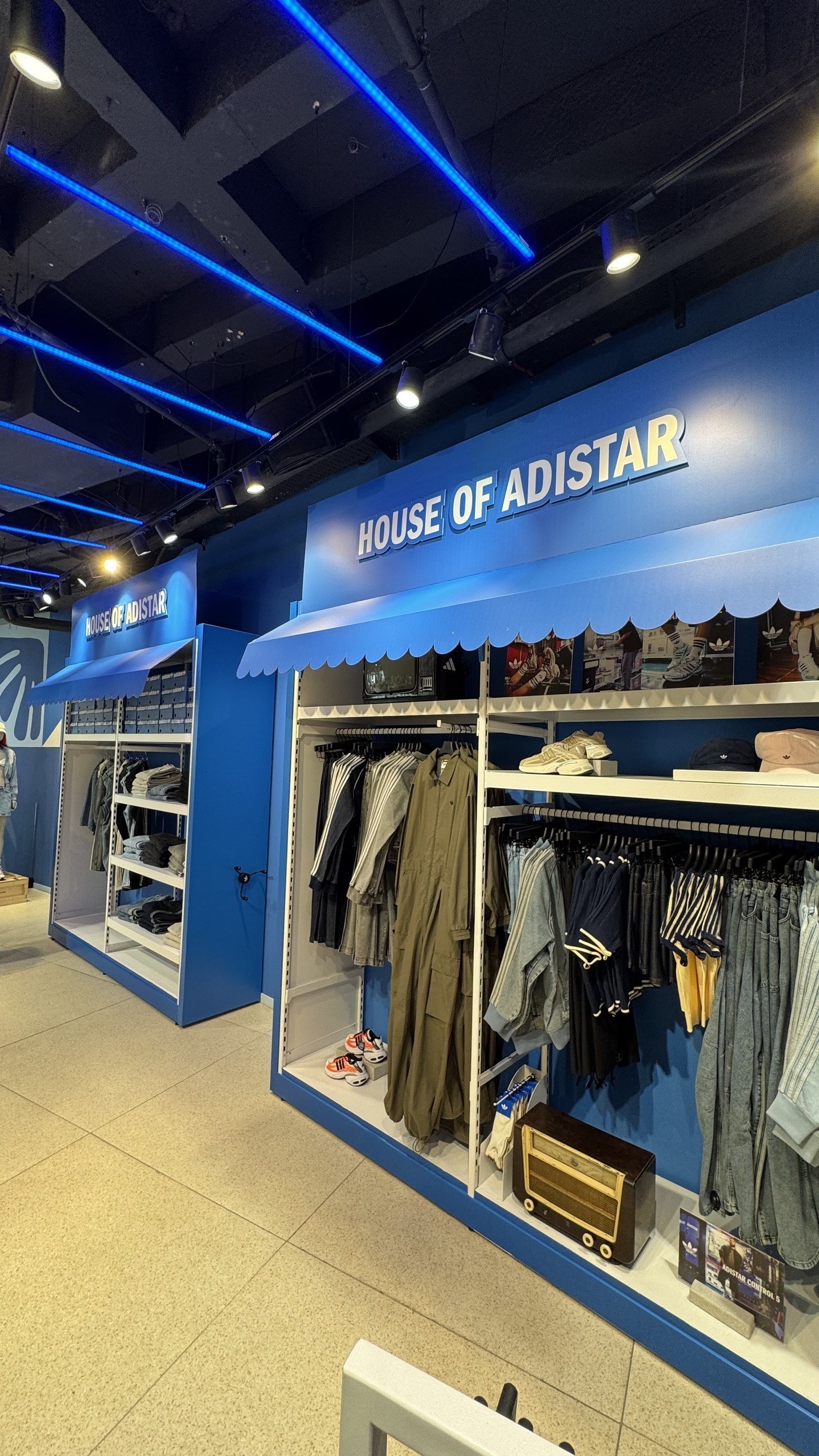 מדפי House of ADISTAR בחנות