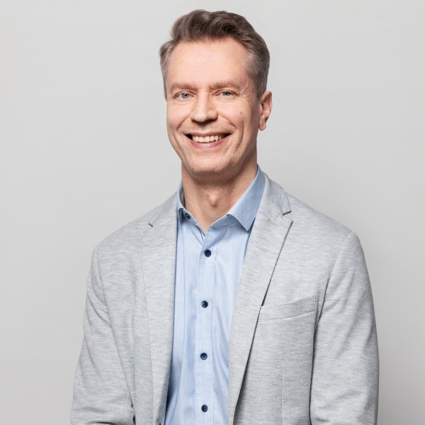 Jussi Sainiemi - Standing
