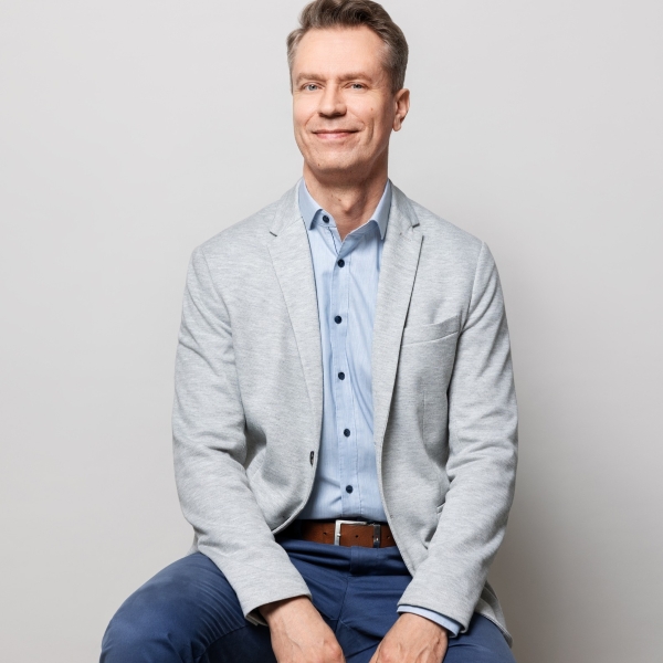 Jussi Sainiemi - Sitting