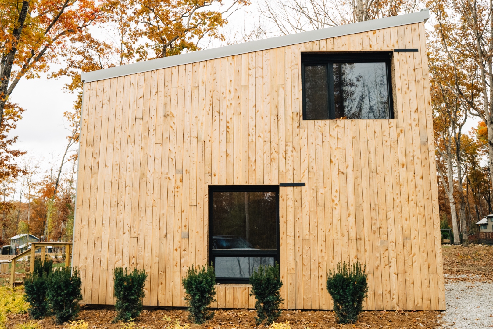Large high-performance windows installed in an Aera home.