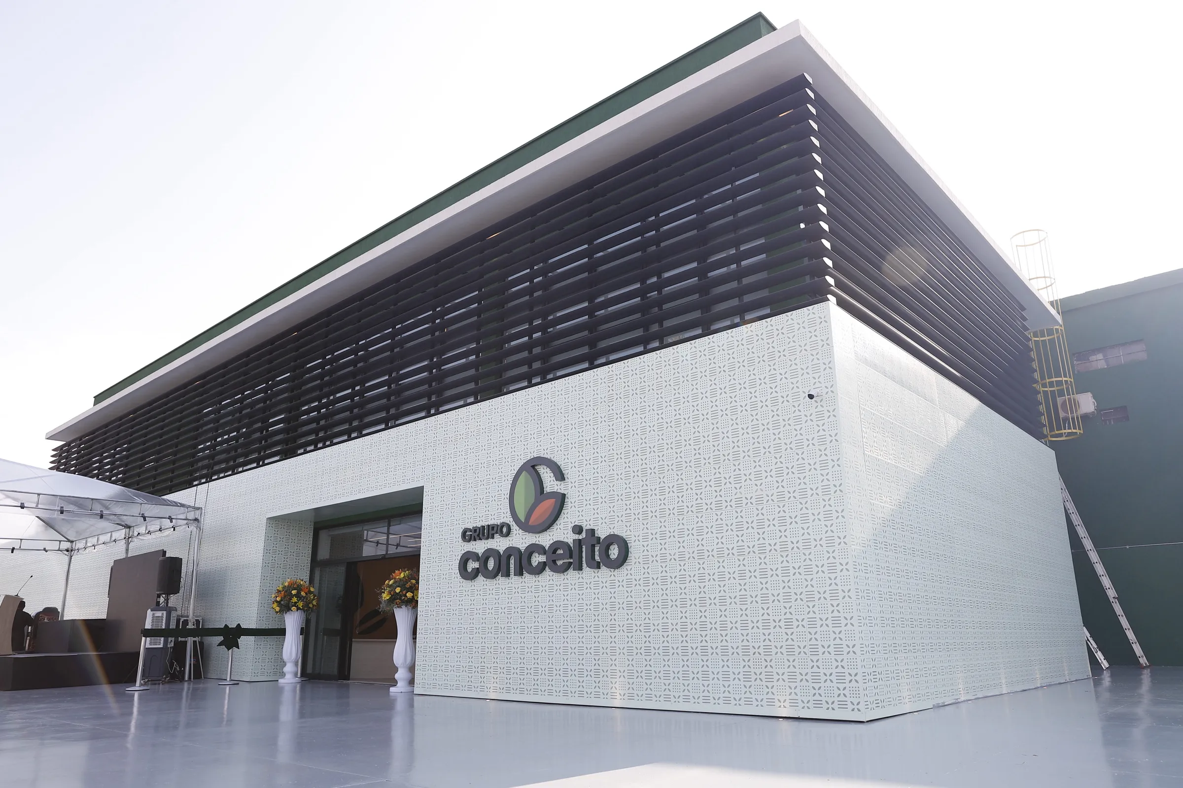 Fachada da nova sede do Grupo Conceito, em Rio Verde. 