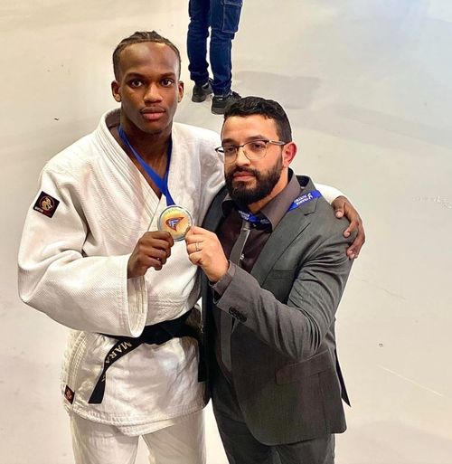 Photo d'un Judoka gagnant une médaille