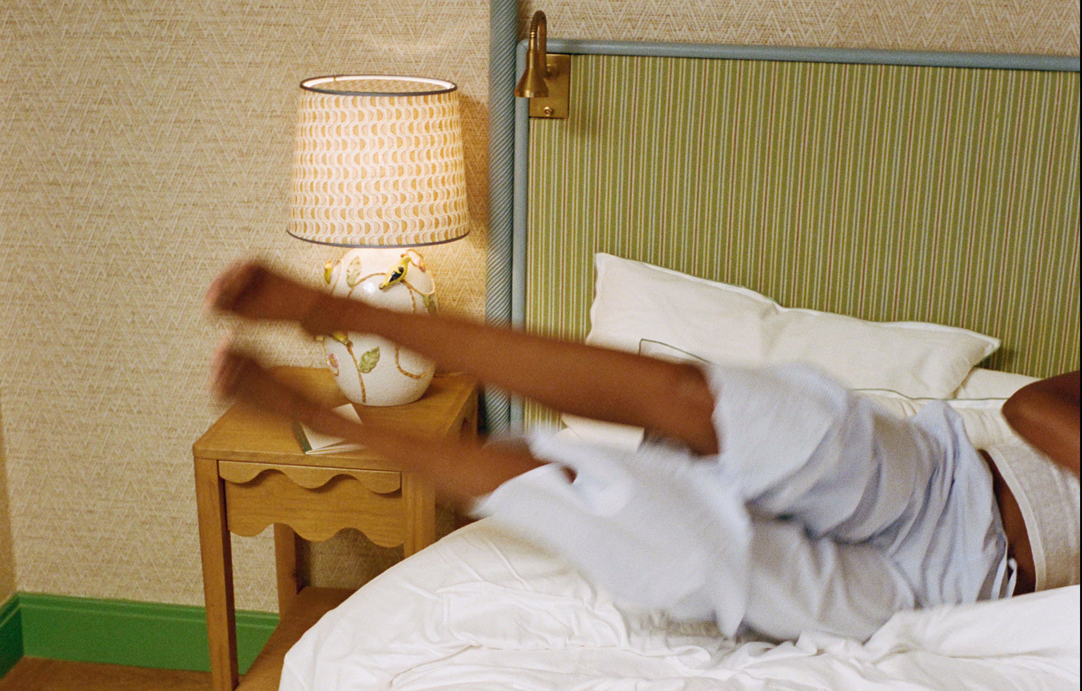 Model jumping in a bed