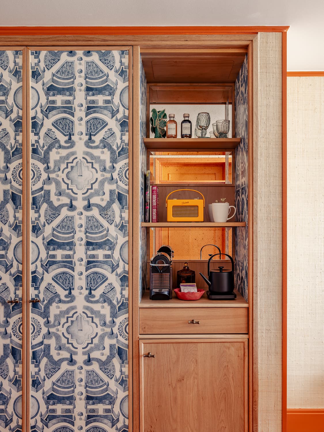 detail of deluxe room
