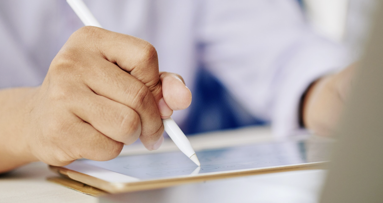 Electronic Signatures for SMEs: Legal Validity, Security, and the Right Level for Each Document