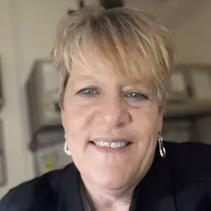 Teresa - Real ADVENT Patient Testimonial Headshot