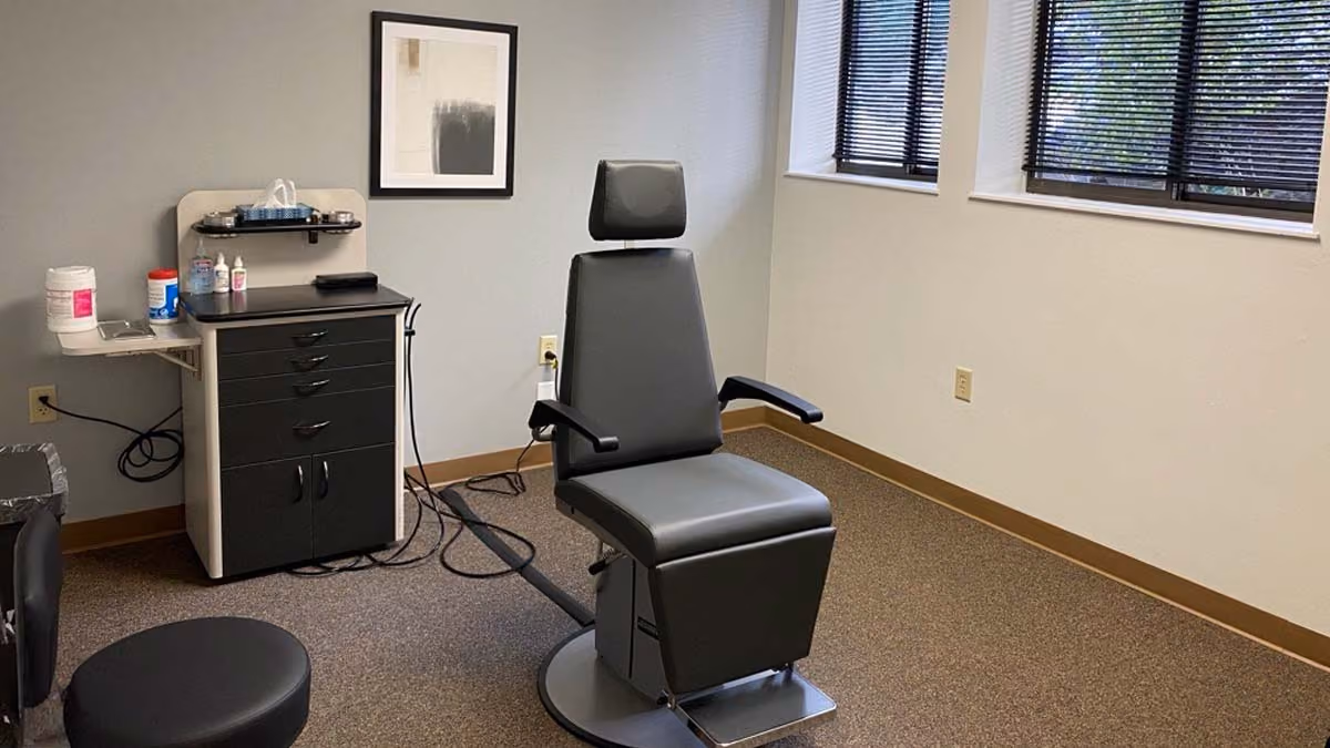 ADVENT Madison - Interior - Front Desk 1200x675