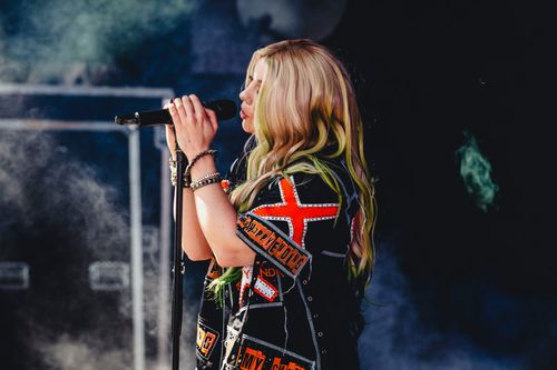 Courtnay Reddy as Avril Lavigne